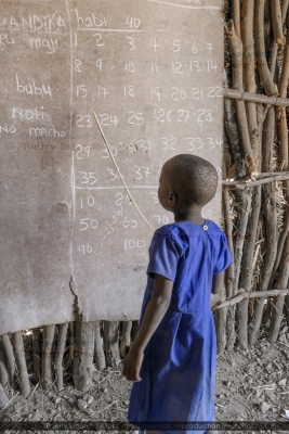 444 - ENFANT MASAÏ A L'ECOLE - TANZANIE - Parc du Serengeti - août 2019