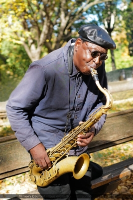 448 - SAXOPHONISTE DANS CENTRAL PARK - USA - New-York - octobre 2022