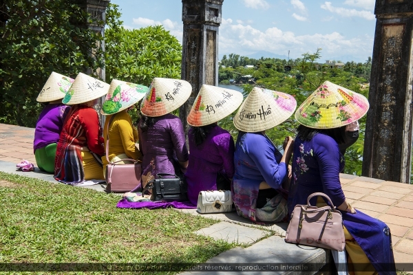 401 - MAMIES VIETNAMIENNES DE DOS - VIETNAM - Hue - août 2022