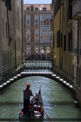 104 - GONDOLA - ITALIE - Venise - mai 2014